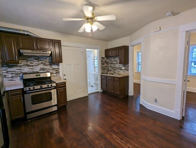 Building Photo - APPLY NOW! Gorgeous 2 Bedroom Lower Unit i...