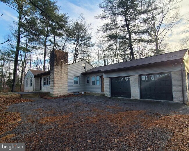 Building Photo - 2033 Bedminster Rd