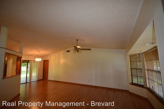 Building Photo - 998 Brickell St SE