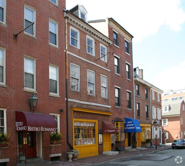 Building Photo - 122 Lombard St