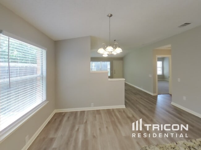 Foto del edificio - 8348 Orleans Ln