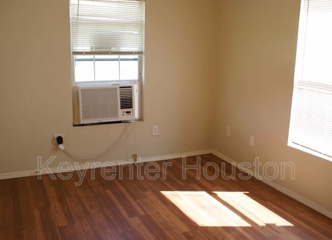 Building Photo - 2511 Rosalie St