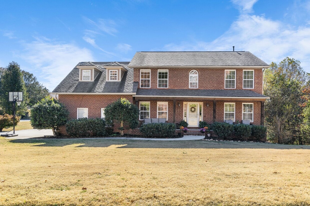 UPDATED, LARGE 4 BEDROOM HOME LOCATED CONV... House Rental in