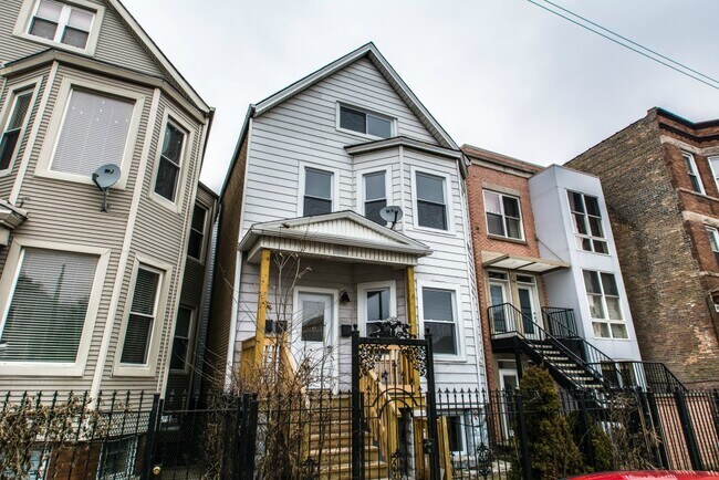 Building Photo - 3506 W Diversey Ave