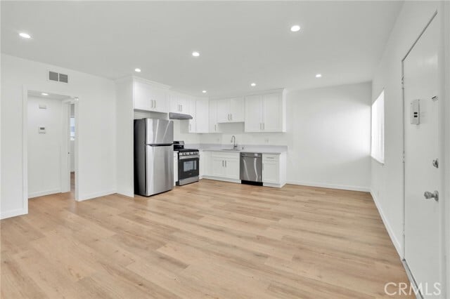 Building Photo - 13018 Valleyheart Dr