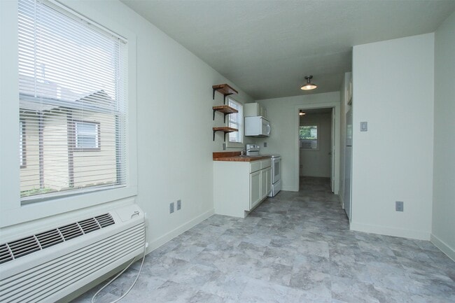 Building Photo - 505 E 32nd St