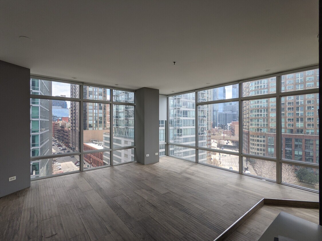 Living Area S/E - 510 W Erie St