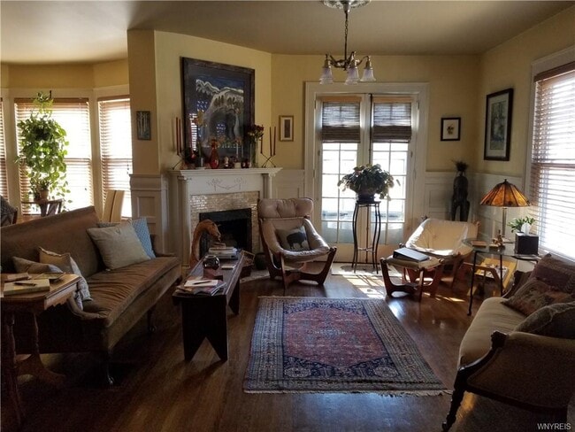 Foto del edificio - 893 Elmwood Ave
