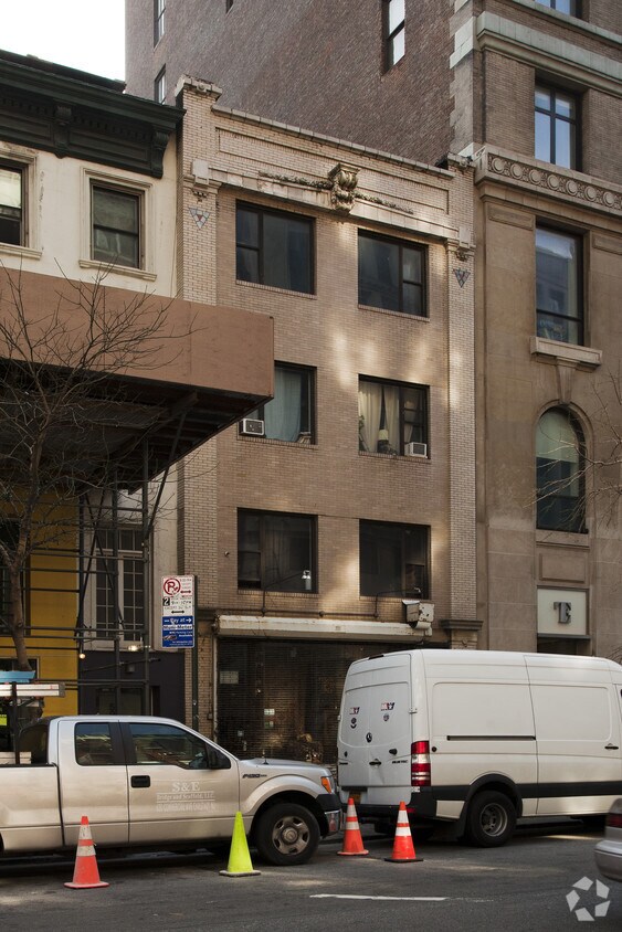 Foto del edificio - 57 Fifth Ave