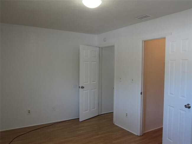 Building Photo - 6417 SW 9th Ave