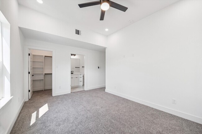 Foto del edificio - 9806 A/B Pelsey St