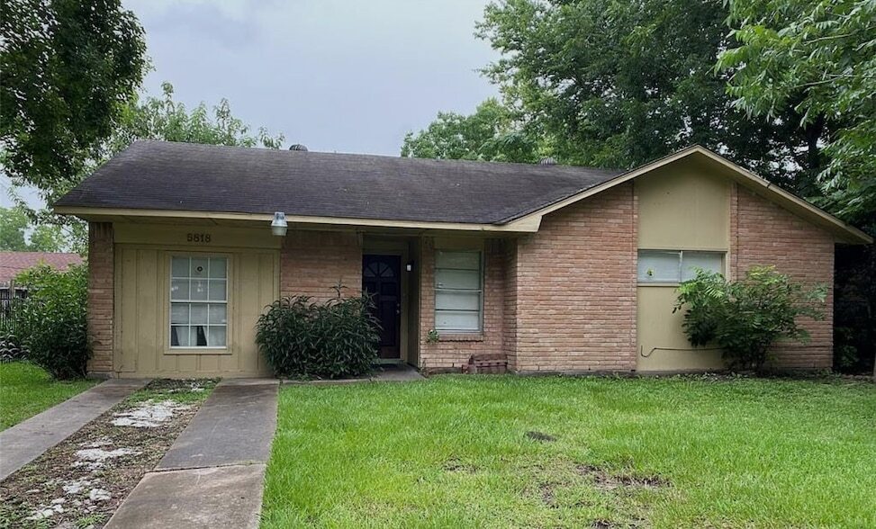 Primary Photo - 5818 Melanite Ave