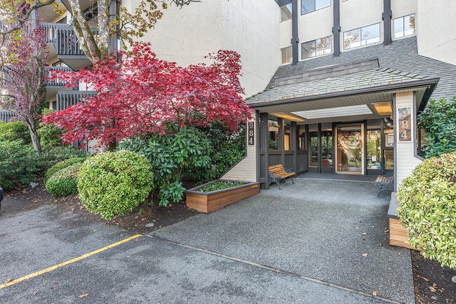 Building Photo - 984 McKenzie Avenue