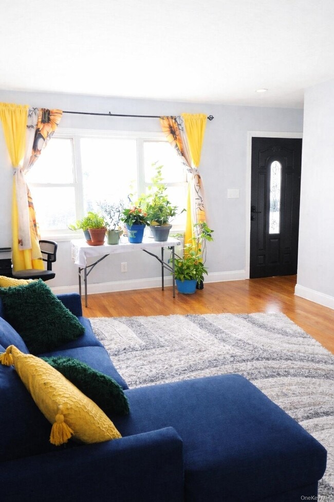 Building Photo - 179-47 Eveleth Rd