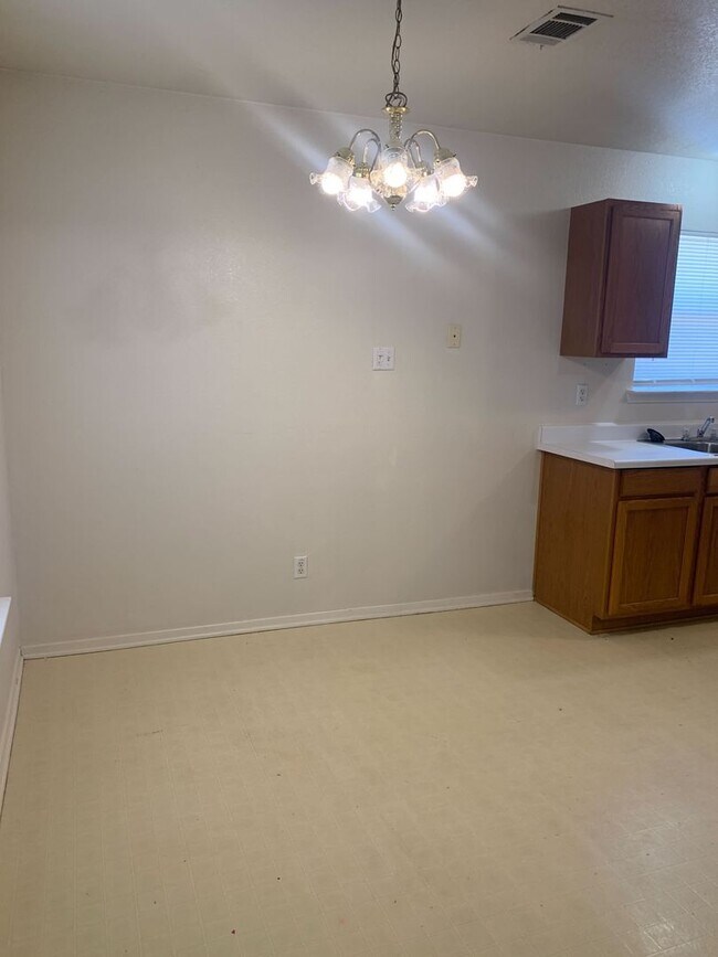 Foto del edificio - 3 Bdrm 1.5 Bath 1 Car Garage