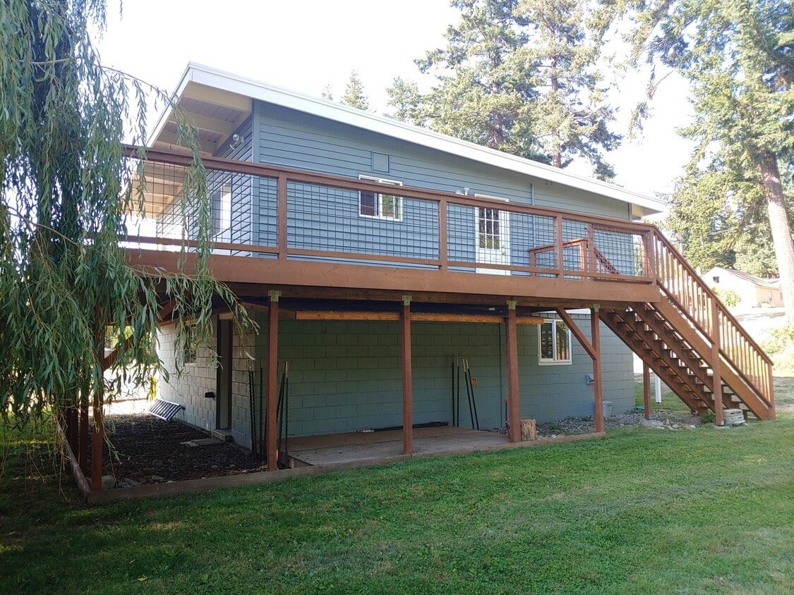 Primary Photo - Bring Your Canoes and Kayaks, This Home ha...