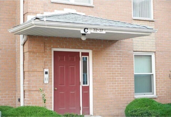 Foto del edificio - 32 Riverview Ct