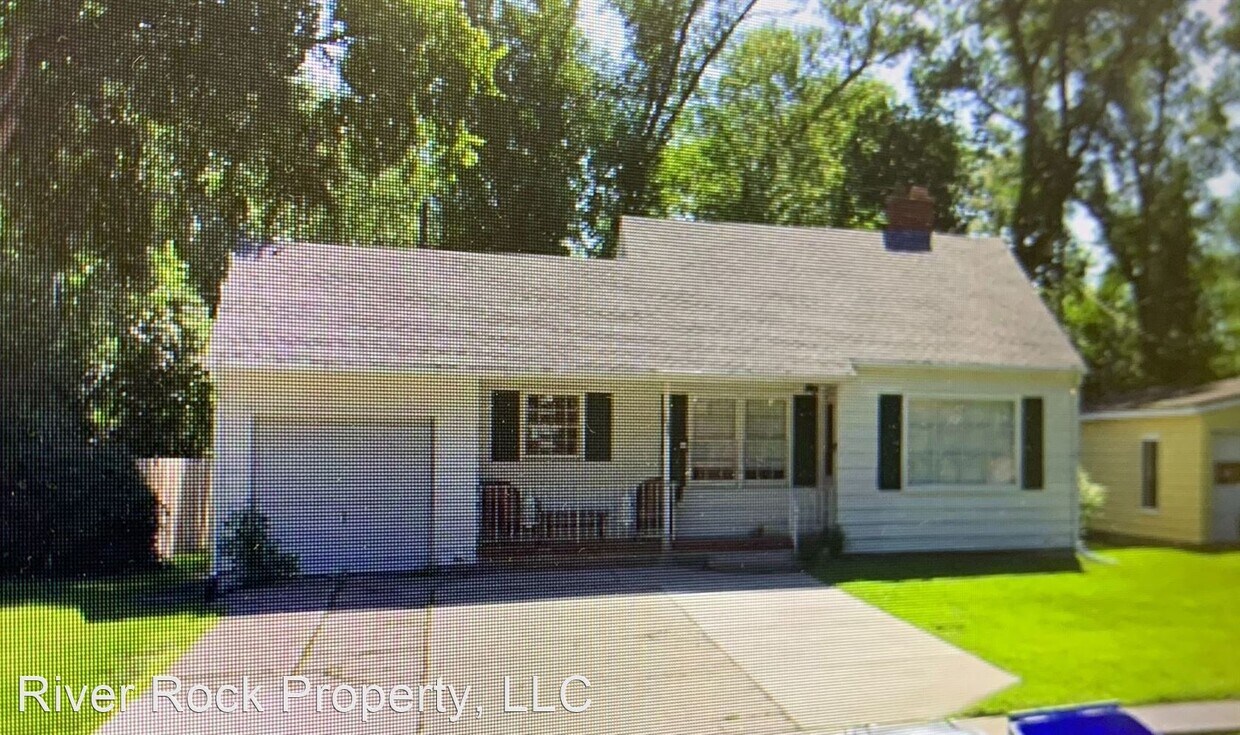 Primary Photo - 1425 University Dr N