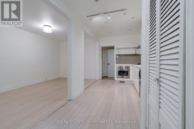 Building Photo - 140 Millicent St