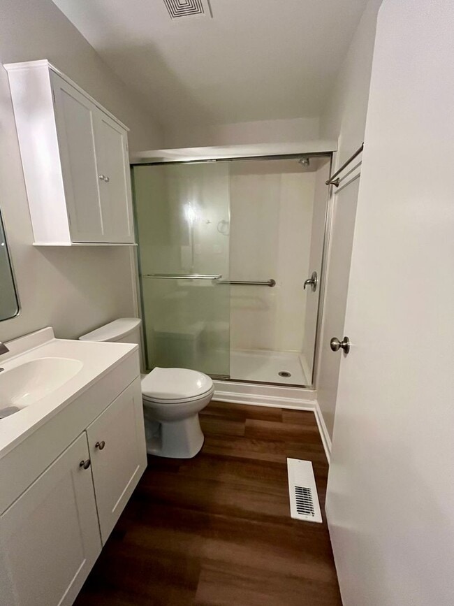 Building Photo - Fully Remodeled 2 Bedroom, 1.5 Bath Home
