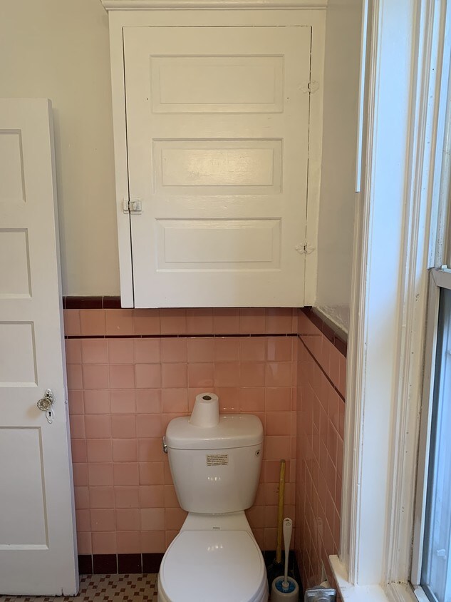 Primary Photo - 4030 Parkside Ave