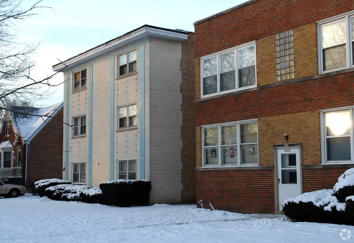 Primary Photo - 8308 N Kilpatrick Ave