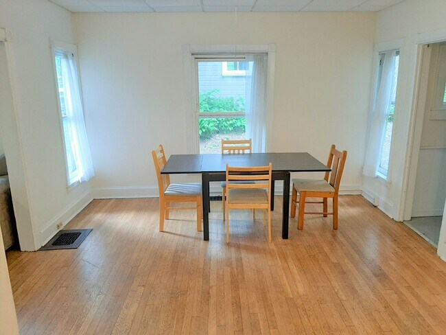 Building Photo - 123 Columbia St