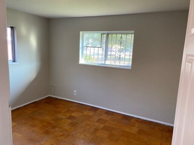 Building Photo - 3 br, 1 bath House - 1309 NE 33rd