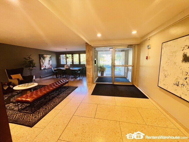 Foto del edificio - 2928 Dean Pkwy