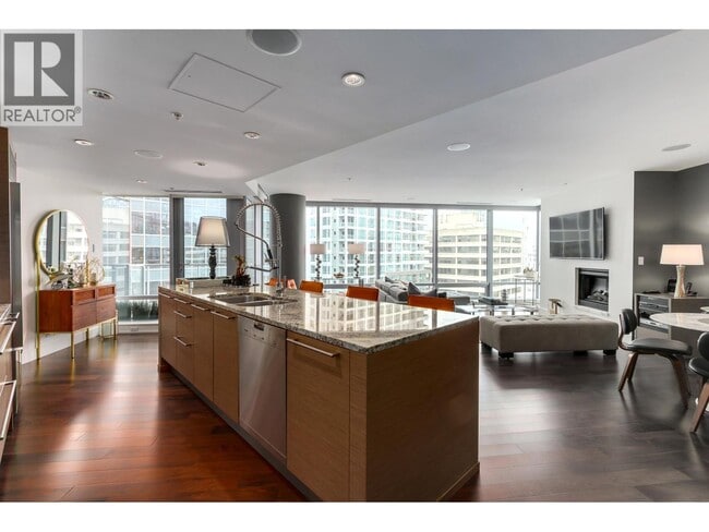 Building Photo - 1111 Alberni St