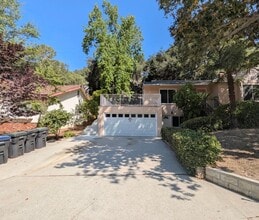 Building Photo - 2721 E Chevy Chase Dr