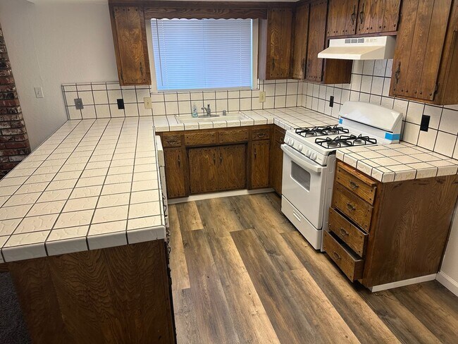 Foto del edificio - 1703 S. WATSON ST - 3 BEDROOM 2 BATH - VIS...