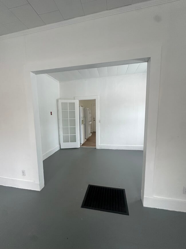 Building Photo - 9 N Water St