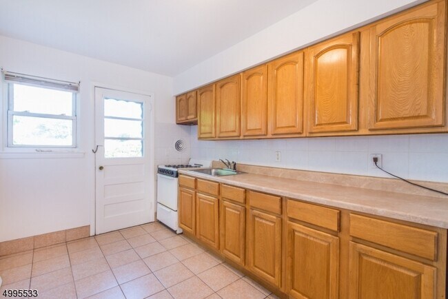 Building Photo - 325 Grantwood Blvd