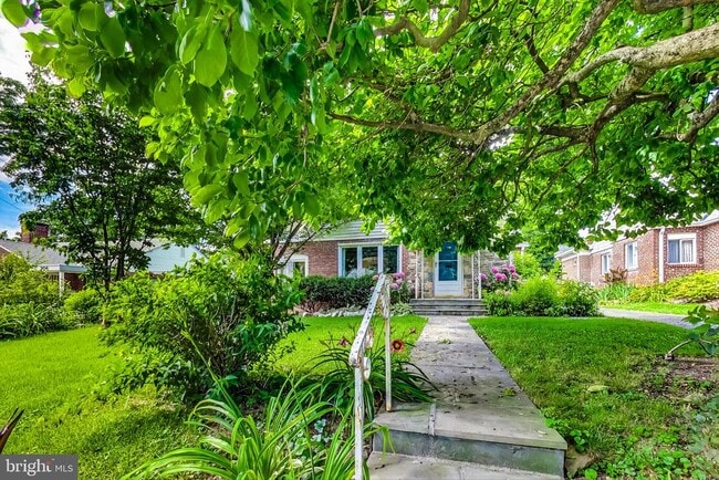 Building Photo - 208 Brewster Ave