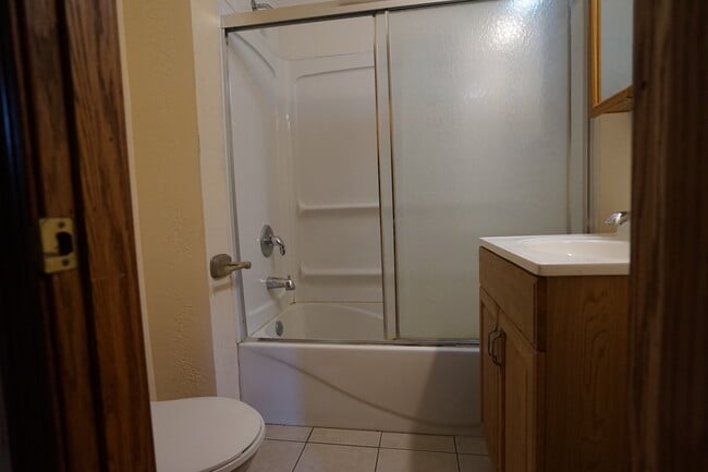 downstairs bath - 906 23rd St