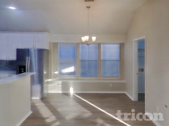 Foto del edificio - 2075 Crestlake Dr