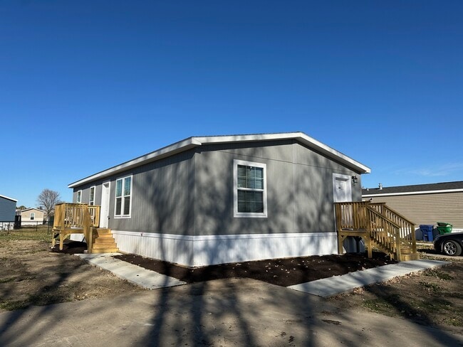 Building Photo - 204 Paradise Ter