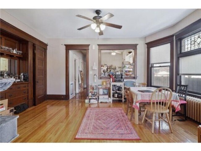 Foto del edificio - 1862 Roblyn Ave