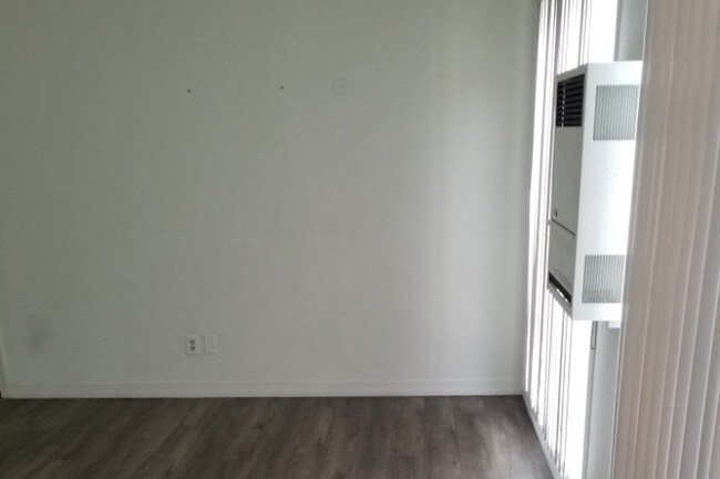 Foto del edificio - 1158 S Bronson Ave