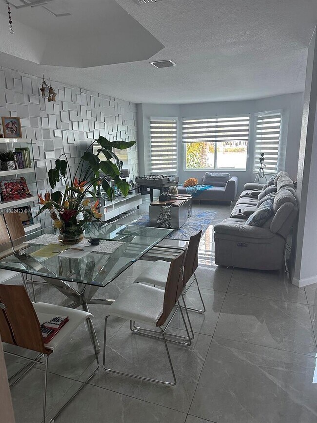 Foto del edificio - 11148 NW 73rd St
