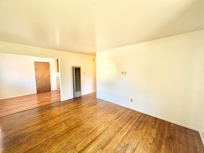 Foto del edificio - This is not a fall rental. Available FEBRU...