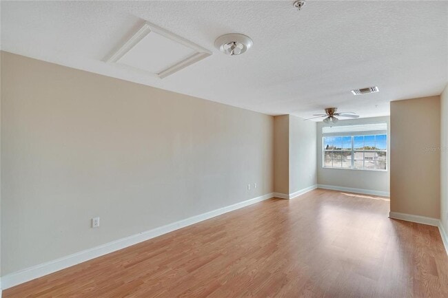 Foto del edificio - 6414 Sunset Bay Cir