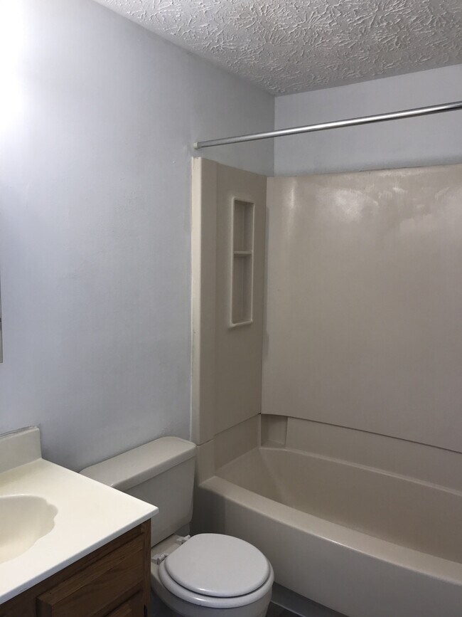 Foto del edificio - King George Spacious 2 Bedroom End Unit Townhouse