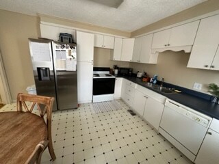 Foto del edificio - 125 E 35th Pl