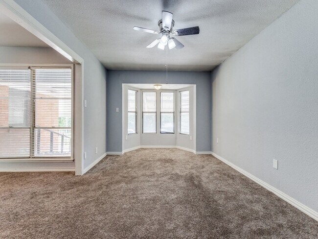 Foto del edificio - 12 Geraldine Ln