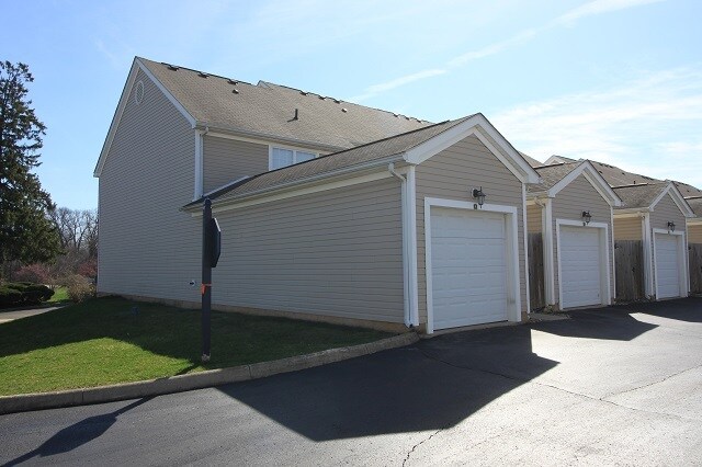 Foto del edificio - 8305 Annandale Ln