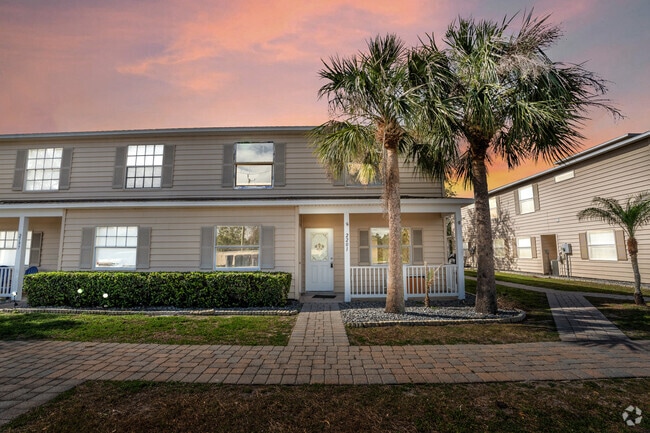 Building Photo - Royal Villas