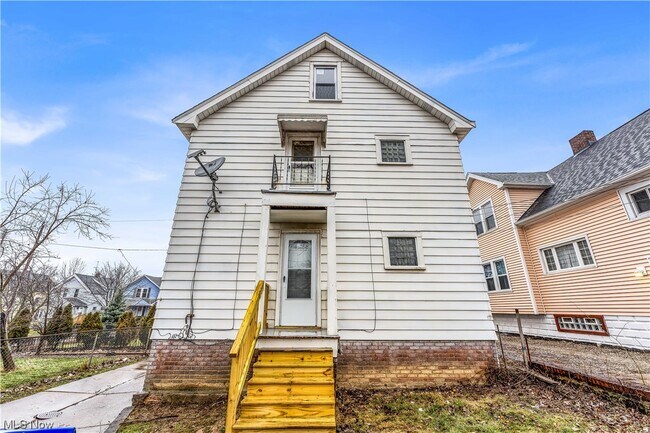 Building Photo - 7902 Rosewood Ave