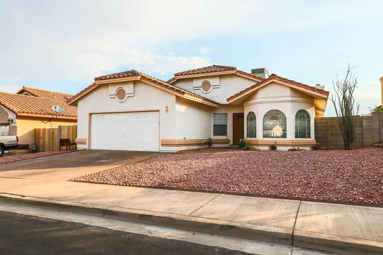 Foto principal - SPACIOUS 3-BEDROOM HOME WITH MOUNTAIN AND ...